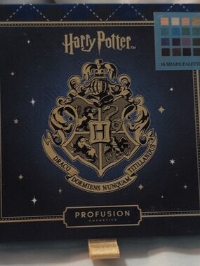 Harry Potter x Profusion Hogwarts Crest Makeup Palette - Navy & Gold